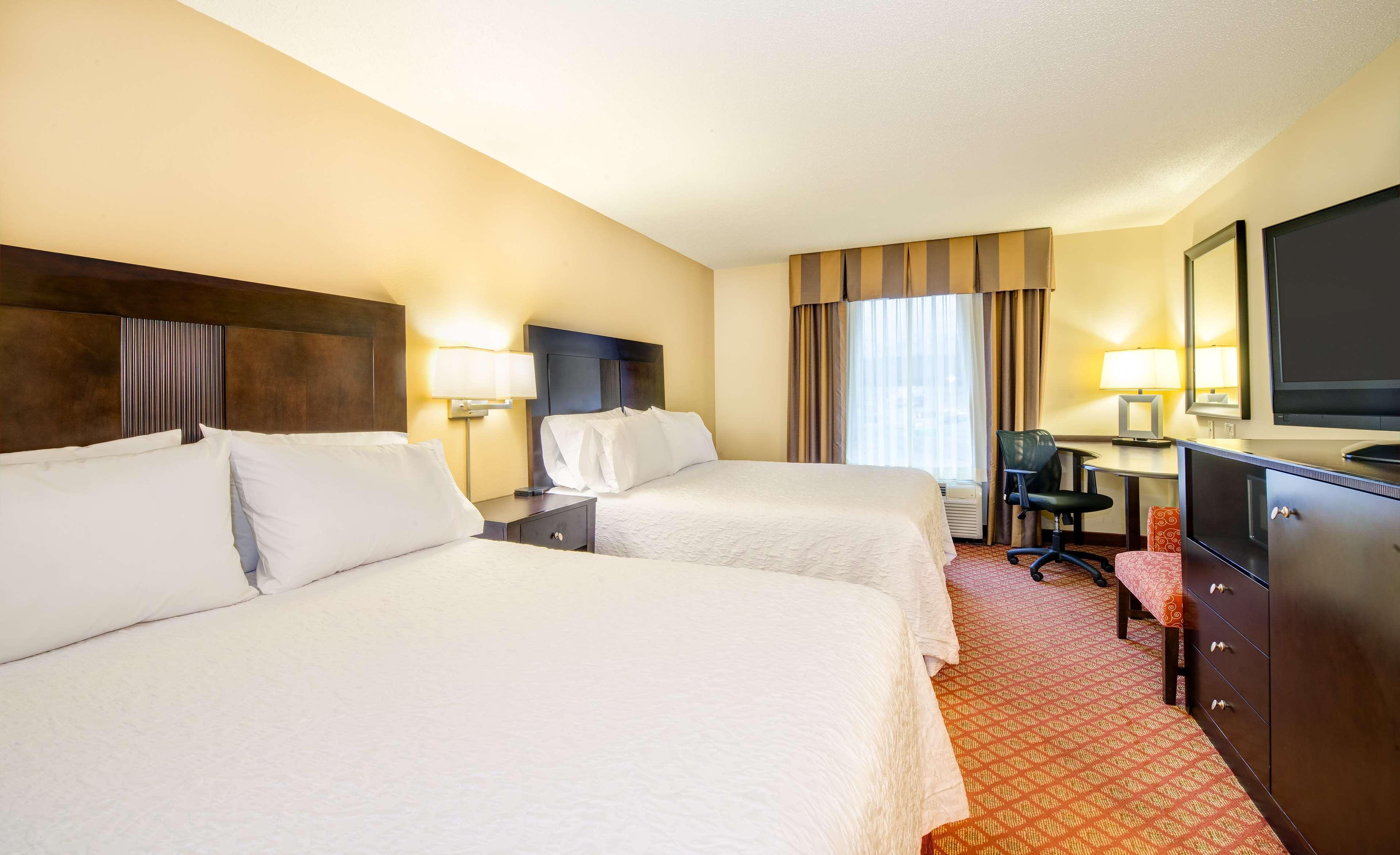 Hampton Inn & Suites Скотсборо Экстерьер фото