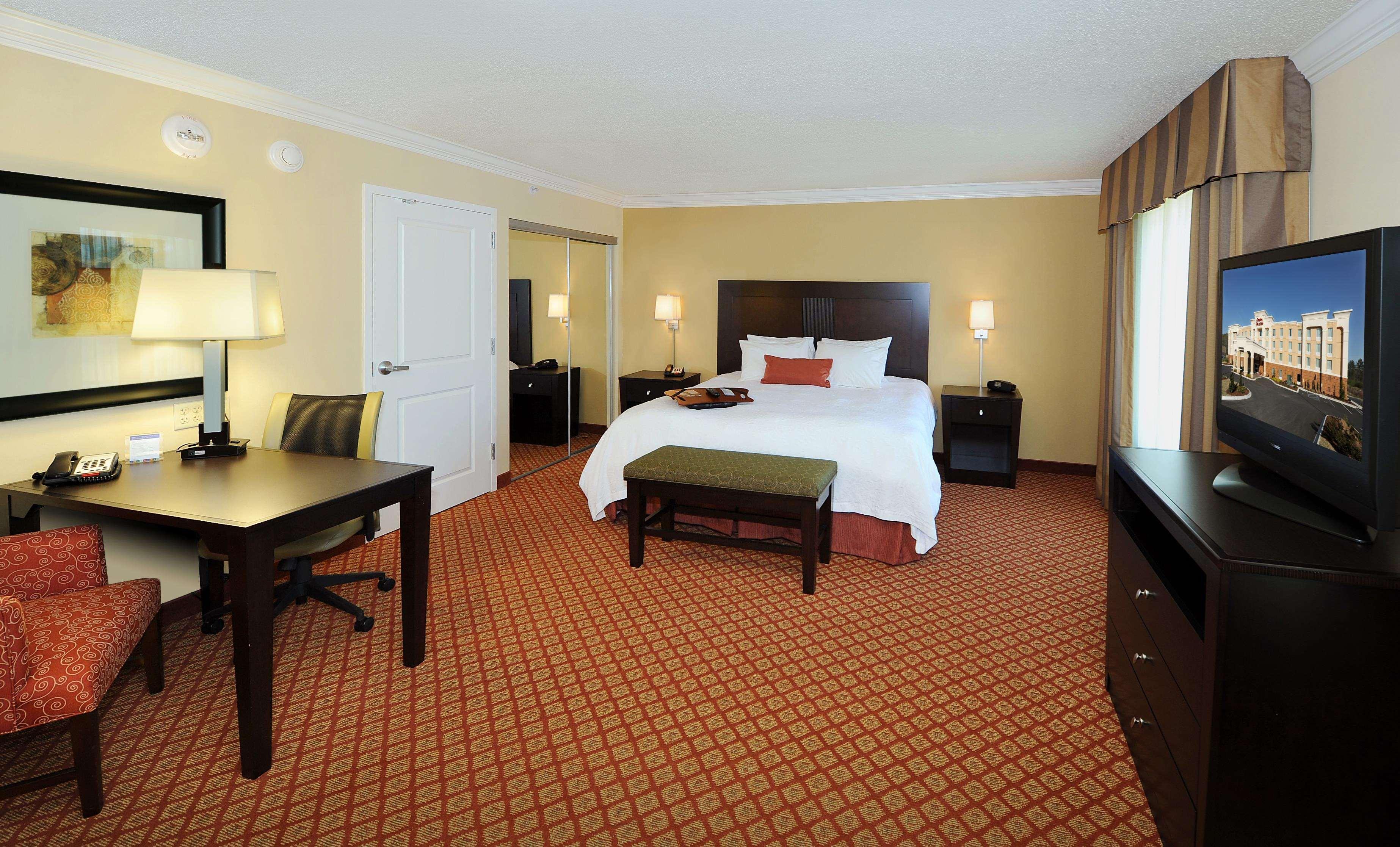 Hampton Inn & Suites Скотсборо Номер фото