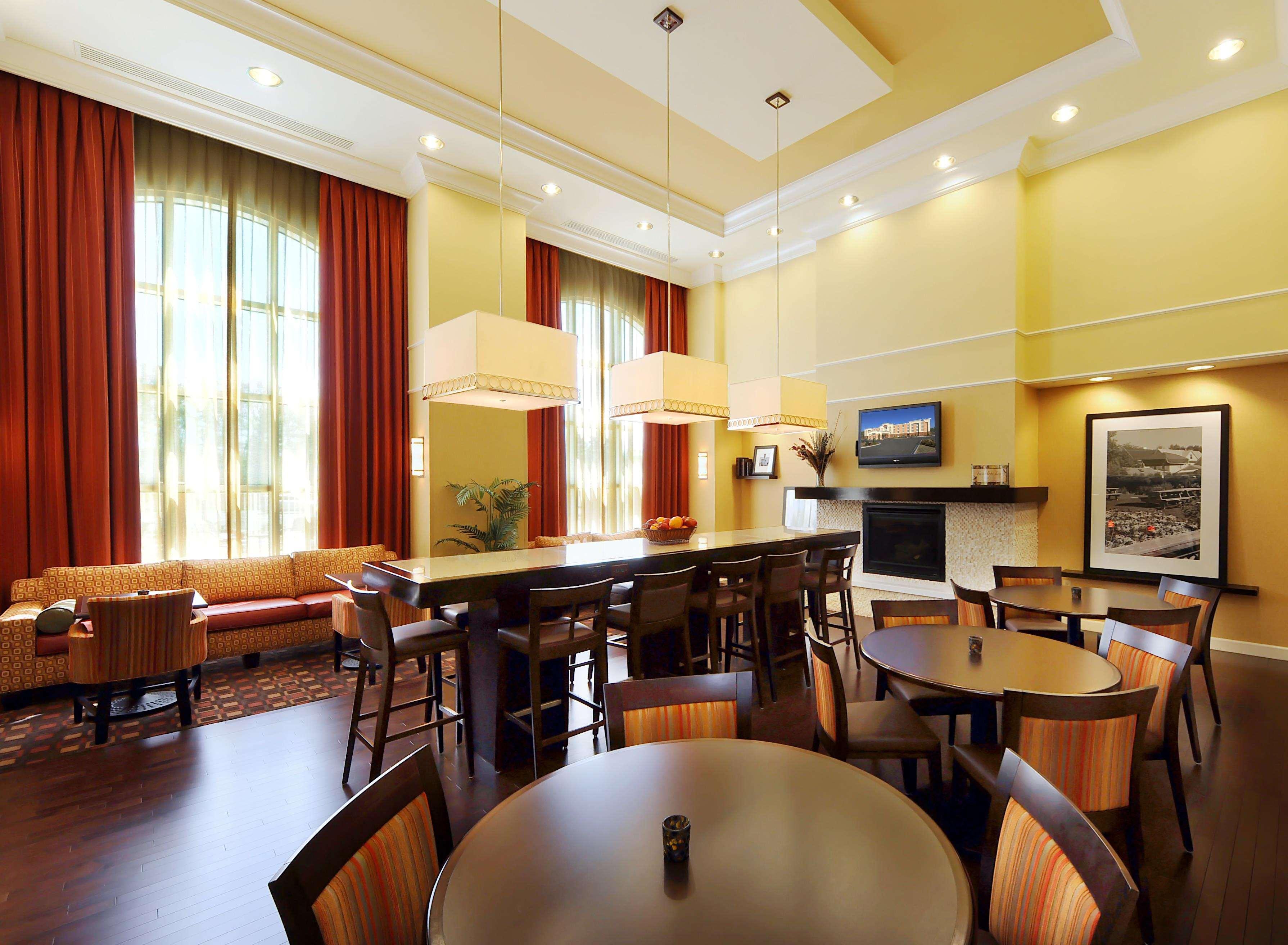 Hampton Inn & Suites Скотсборо Ресторан фото
