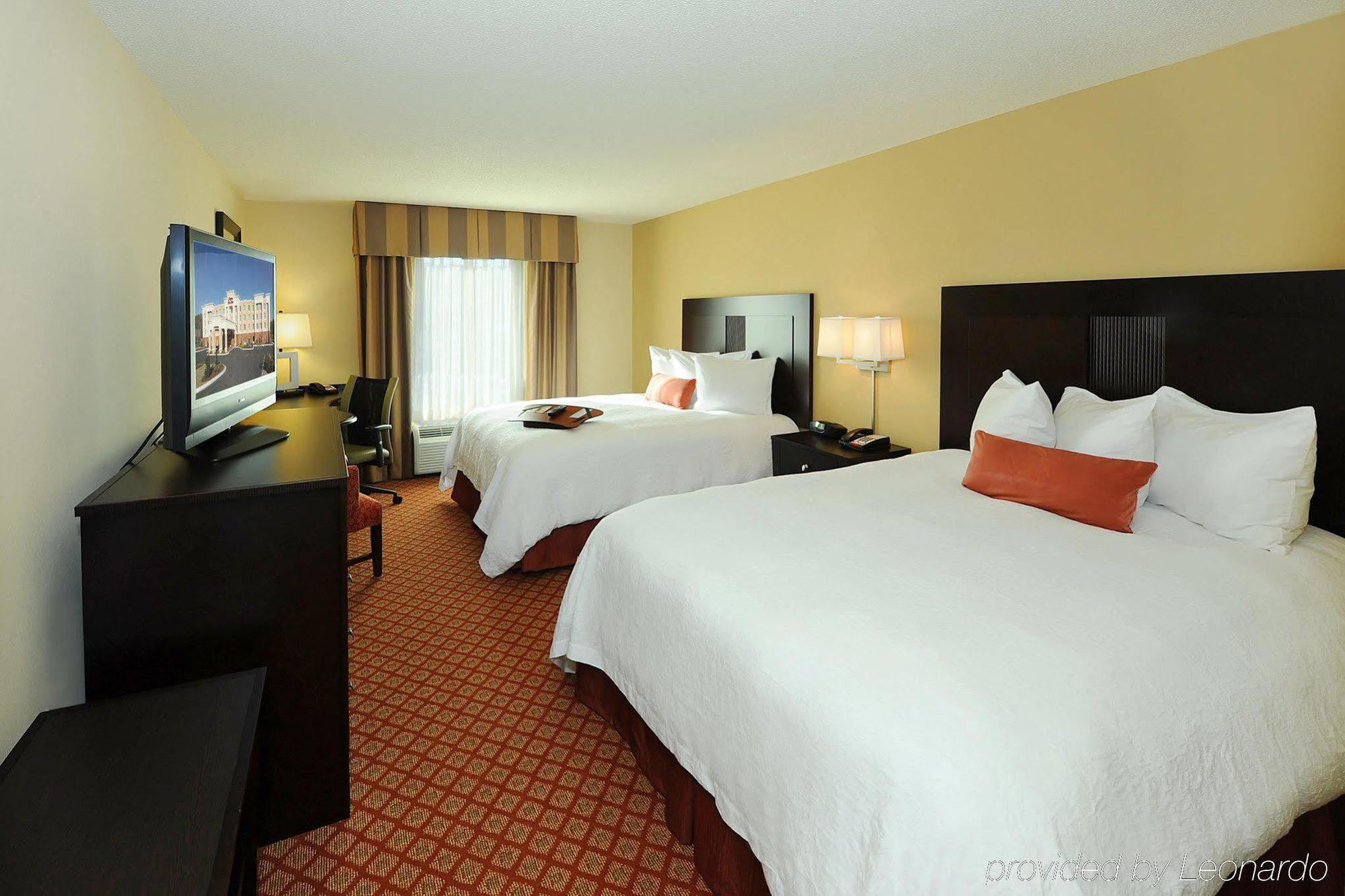 Hampton Inn & Suites Скотсборо Номер фото