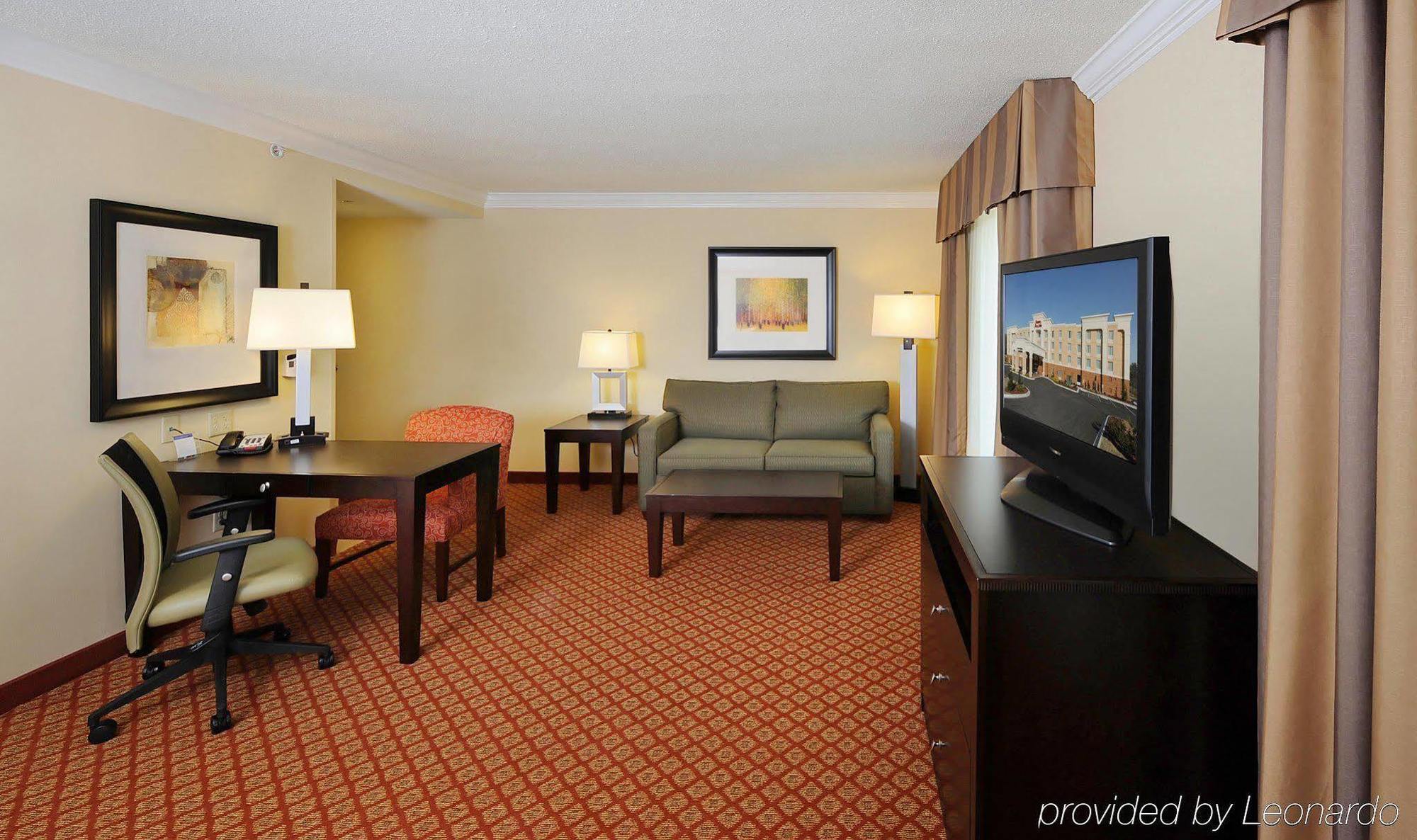 Hampton Inn & Suites Скотсборо Номер фото